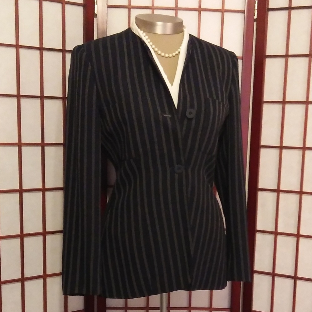 3/$18 CLOSET CLOSINGJONES NY BLUE PINSTRIPE BLAZER